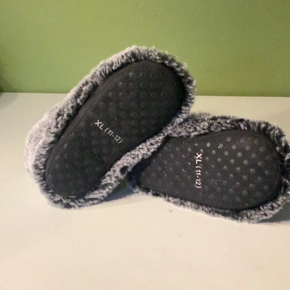 Furry house booties, Girls XL (11-12)